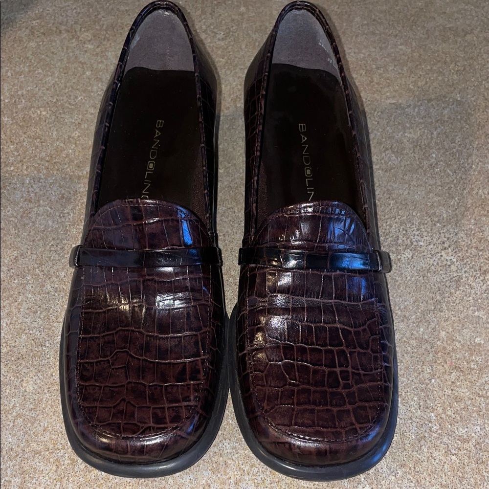 Bandolino Dark Brown Croc-Embossed Loafers, 8